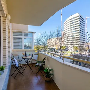  Apartament Wintowinrentals Teatinos, Metro, Free Parking & Pool.